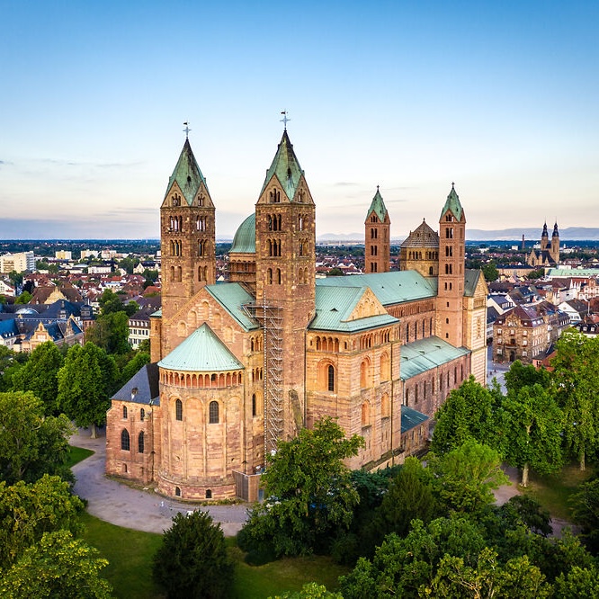 Der Dom zu Speyer ist die größte erhaltene romanische Kirche der Welt.