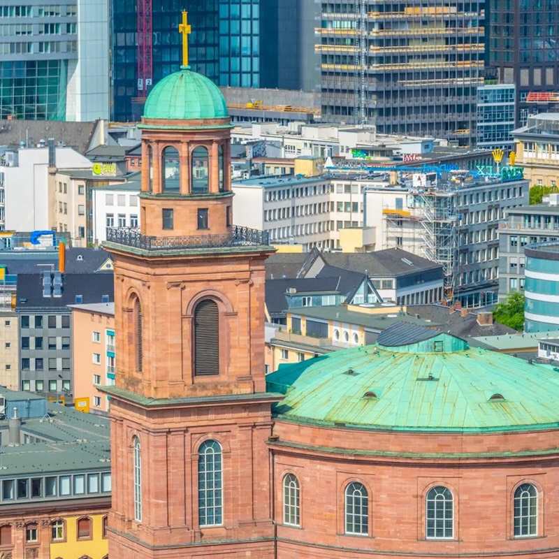 Die Paulskirche in Frankfurt: Hier tagte von 1848 bis 1849 die Frankfurter Nationalversammlung, das erste demokratisch gewählte Parlament für ganz Deutschland. Heute wird die Kirche als Ausstellungs-, Gedenk- und Versammlungsort genutzt.