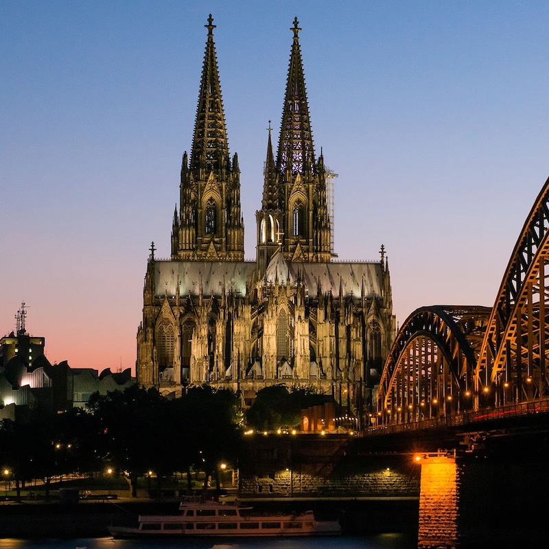 Der Kölner Dom bei Nacht.